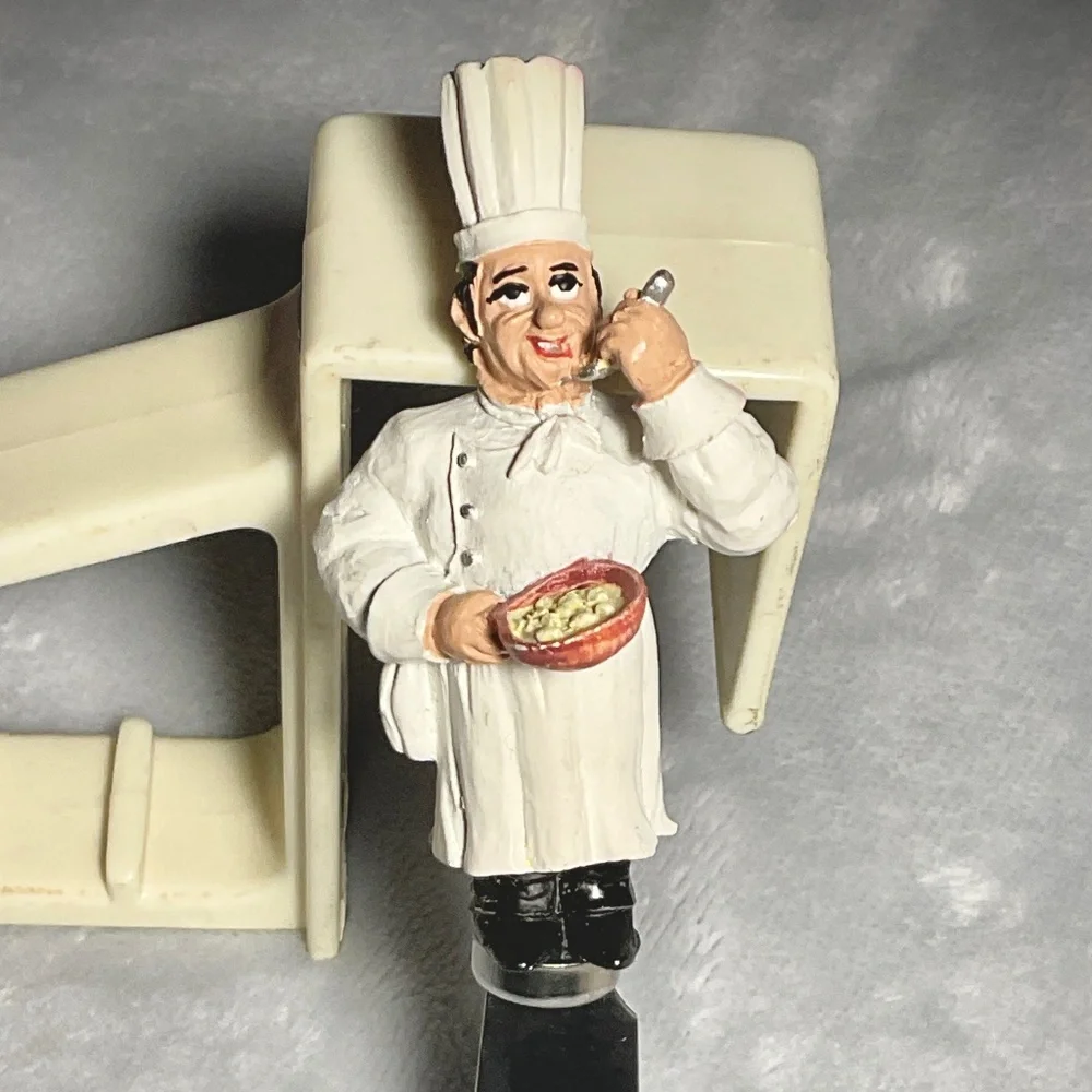 Set of Four Guy Buffet Cheese & Butter Spreader Knives Bistro Chef Motif Vintage